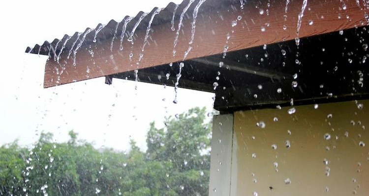 Шум на крыше: причины, способы устранения, выбор кровли