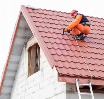 Шатырды өзіңіз немесе мамандардың көмегімен орнату - не таңдау керек?