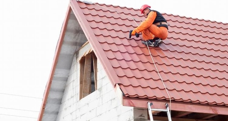 Шатырды өзіңіз немесе мамандардың көмегімен орнату - не таңдау керек?