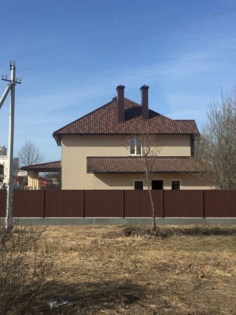Ондувилла Браўні на доме ў шакаладна-сметанковых адценнях