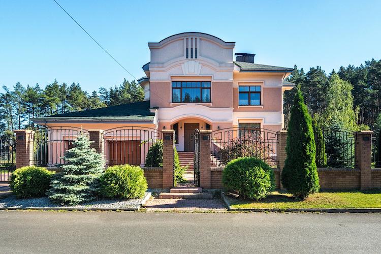 Әдемі классикалық үй