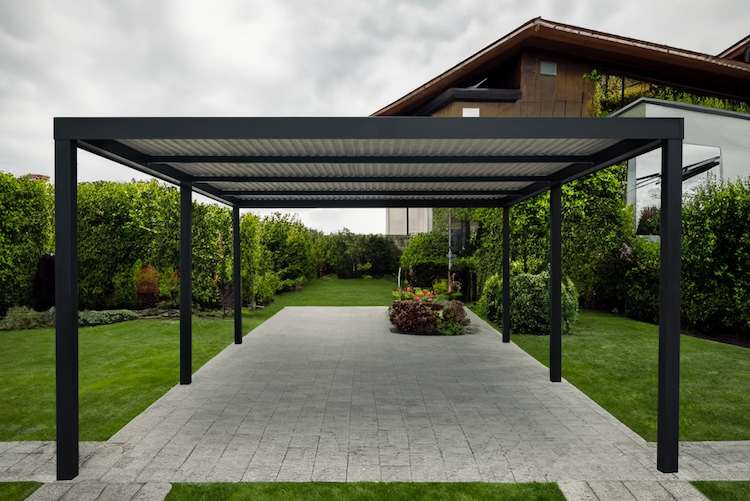 Падстрэшак да хаты з металапрофілю