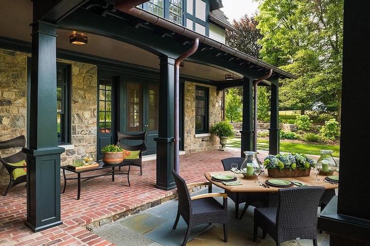 Веранда еденіндегі кірпіш