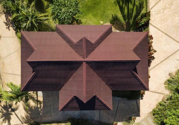 Ондулин на многощипцовой крыше